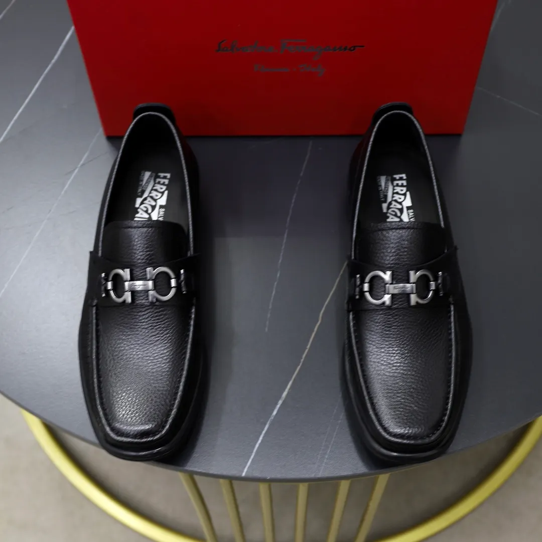 Men's shoes: 270🙅‍♂️🙅‍♂️🙅‍♂️Niuli Brand: Ferragamo Standard code: Men's code 38/44 (45 customized) Grade: Same as the official website Material: Original imported cowhide leather lining Original wear-resistant lightweight outsole Style category: Men's casual slip-on shoes Distinguished luxury brand elements top luxury Color: Actual picture color